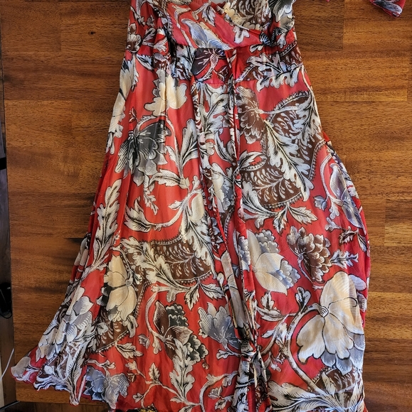 Mariana Knee-Length Dress - Picture 3 of 4